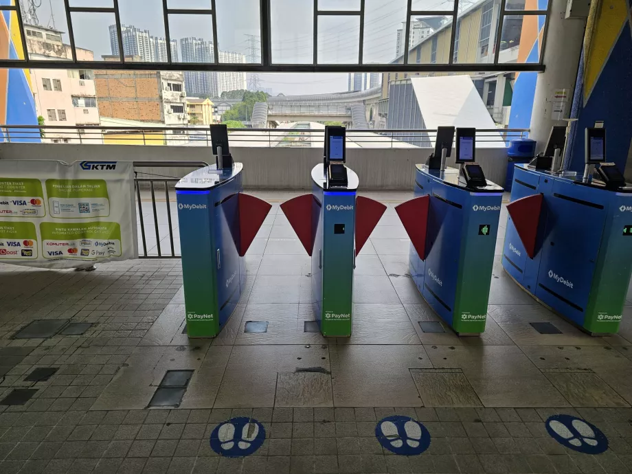 Turnicheți în stațiile de tren KTM