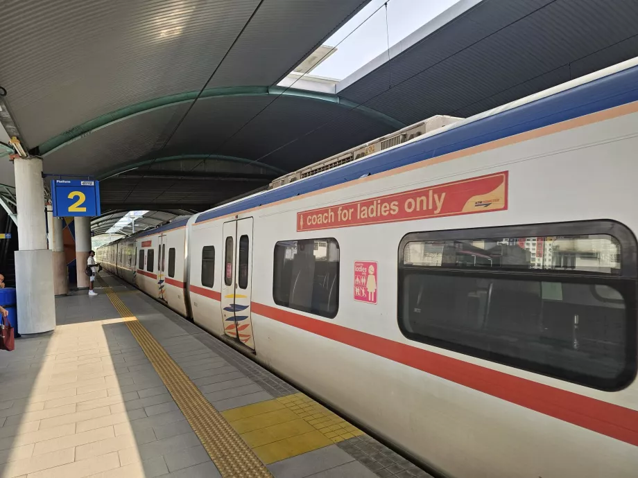 Vagoane numai pentru femei în trenurile KTM