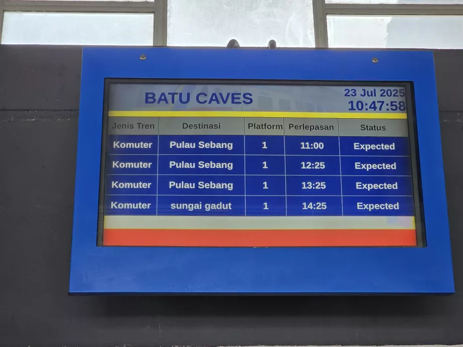 Panouri informative la stația Batu Caves