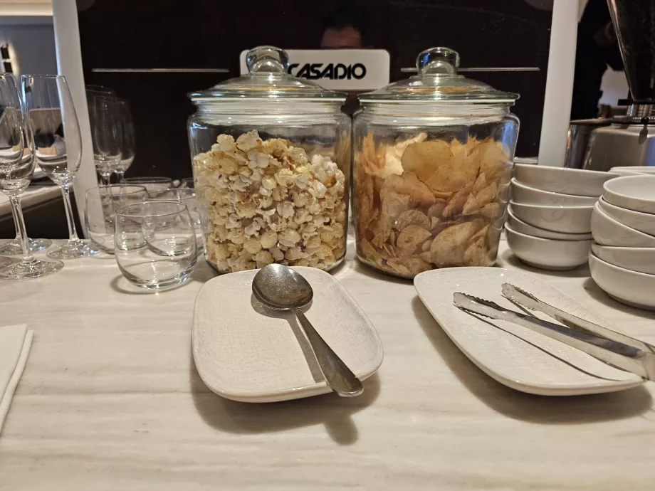 Popcorn și chipsuri