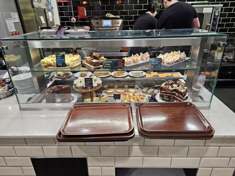 Restaurantul aeroportului, partea publică