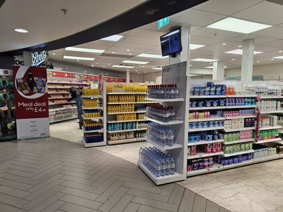 Farmacia Boots, Aeroportul EMA