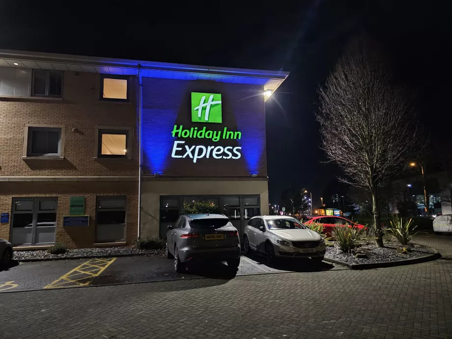 Holiday Inn, Aeroportul EMA
