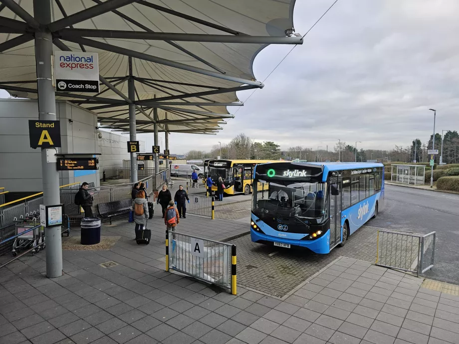 Stații de autobuz, sala de sosiri