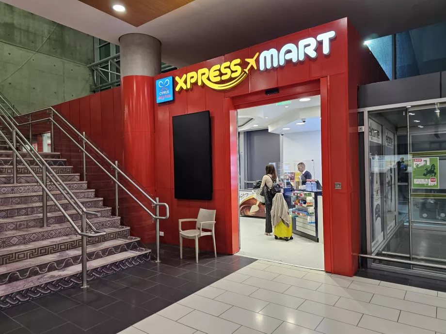 Minimarket în sala de sosiri