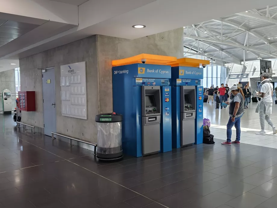 ATM-uri gratuite, sala de plecări