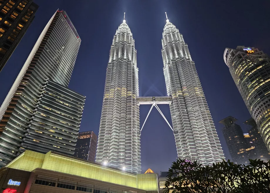 Turnurile gemene Petronas