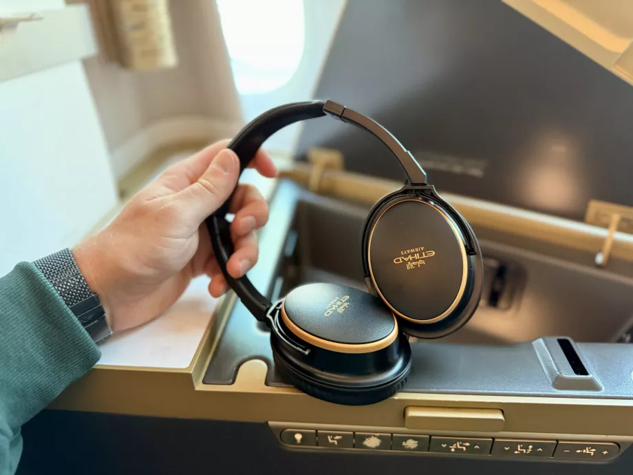 Telefoane Etihad pentru călătorii de afaceri