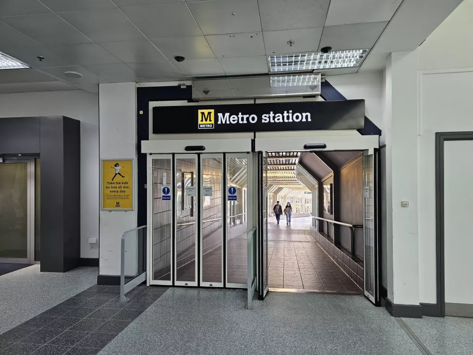 Intrarea la stația de metrou