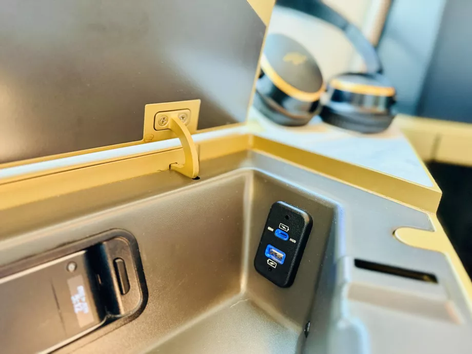 Prize USB-C și USB-B pentru încărcare