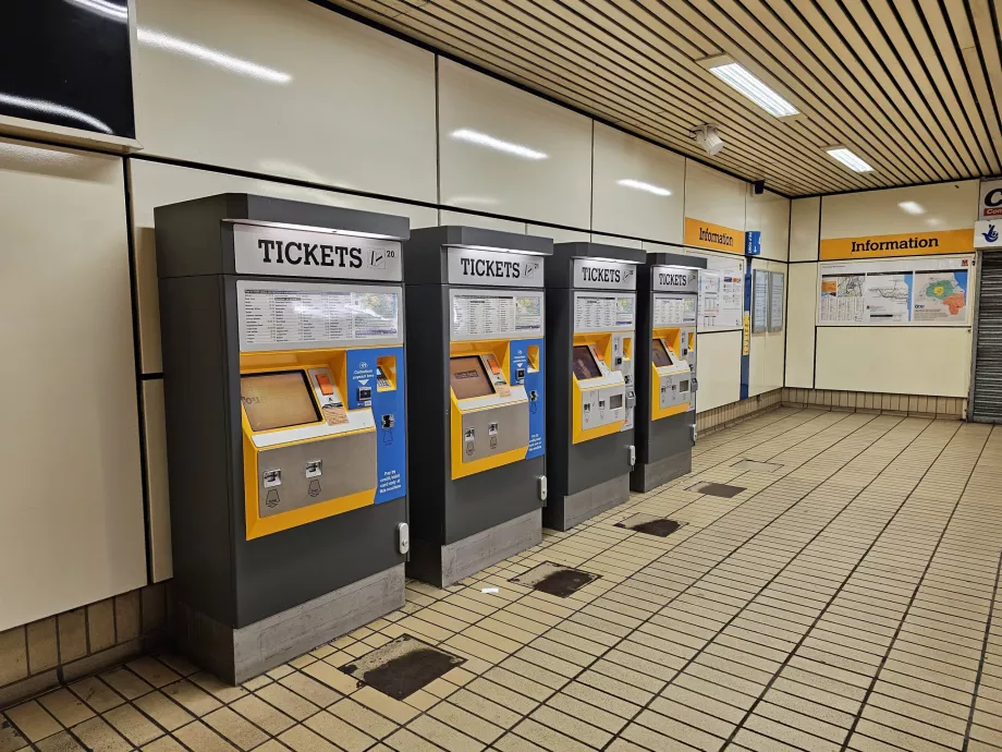 Automate de bilete în stațiile de metrou