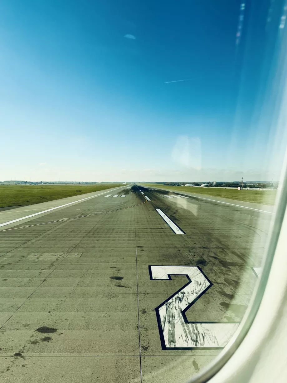 Gata de decolare de la PRG