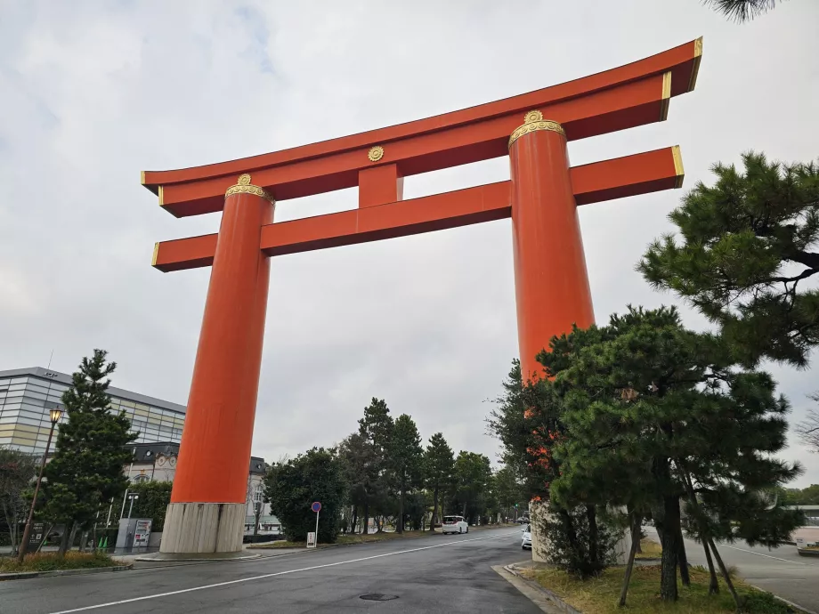 Poarta gigantică Torii