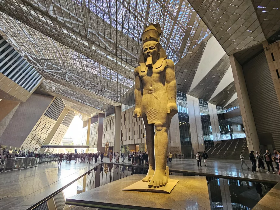 Statuia lui Ramses al II-lea