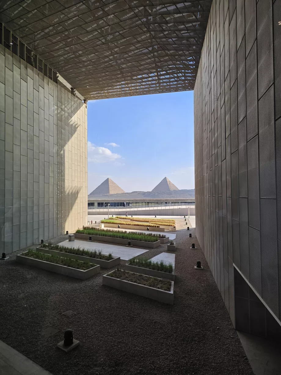 Vedere a piramidelor din Giza