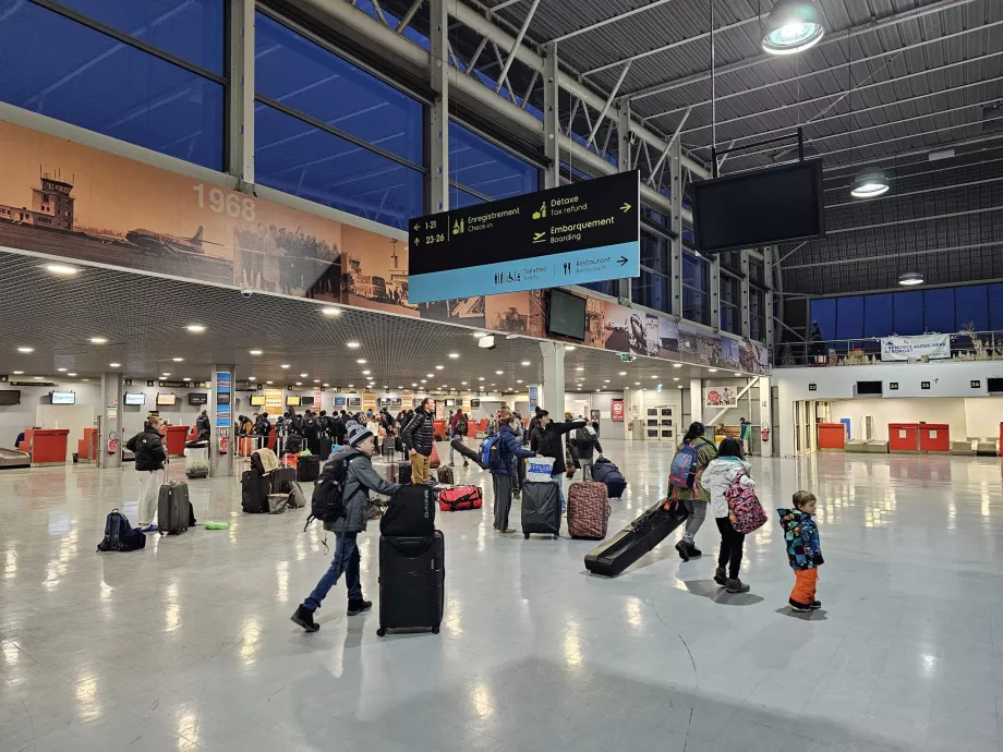 Sala de check-in și plecare