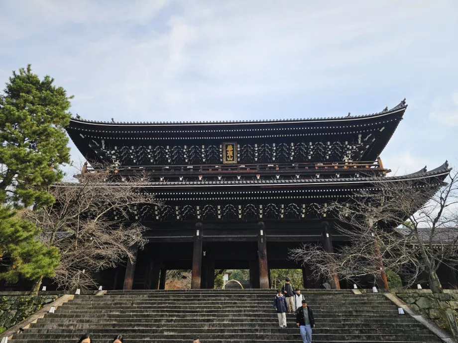 Templul Chion-in, poarta principală