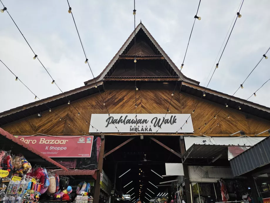 Walk Pahlawan