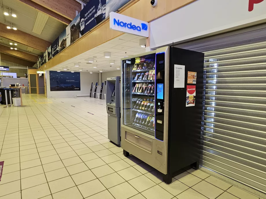 Automat de băuturi și bancomat