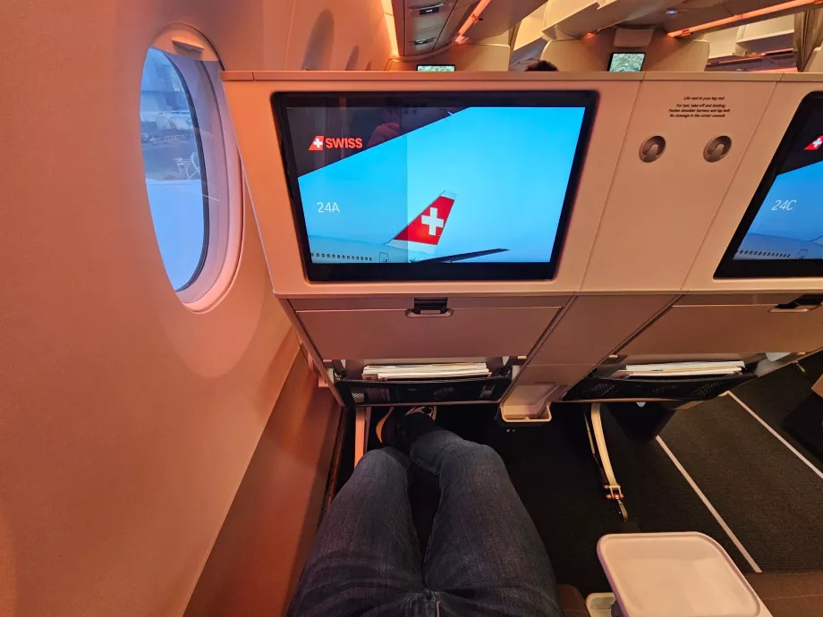 Spațiu pentru picioare și ecran