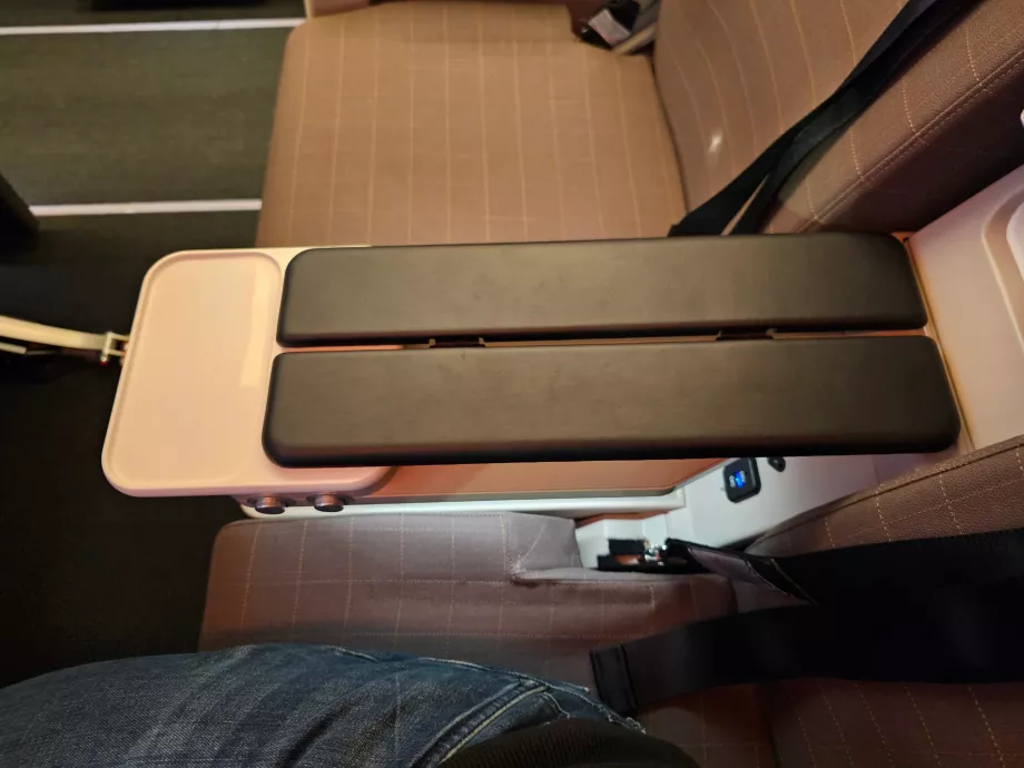 Cotieră și spațiu de depozitare