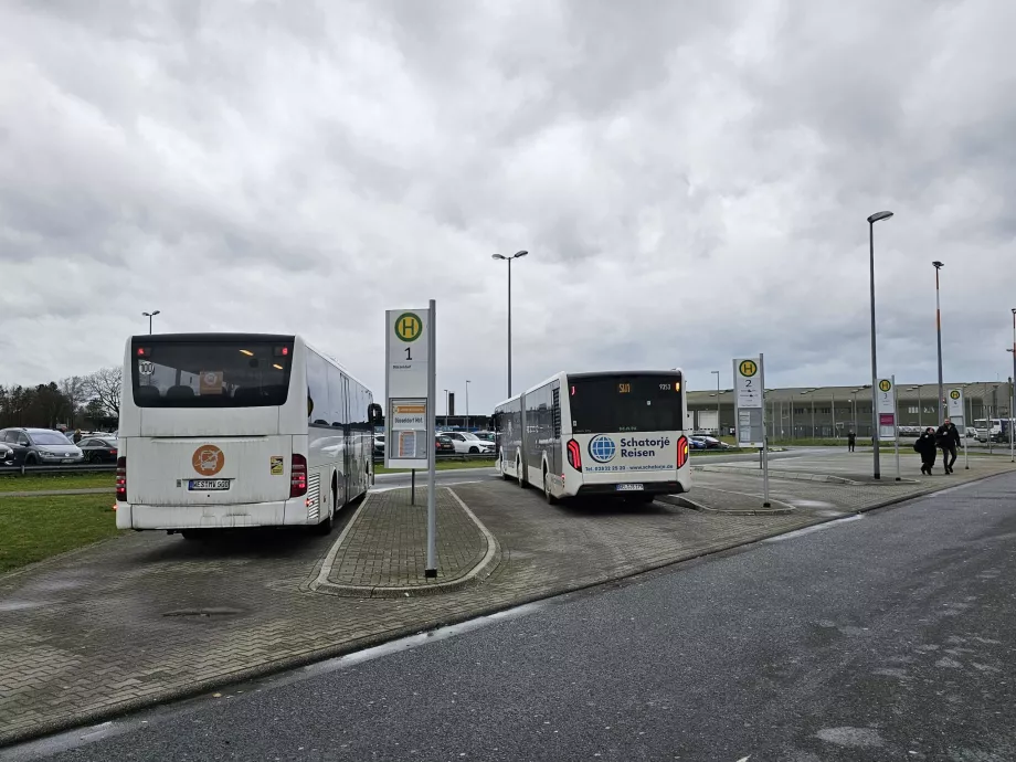 Stații de autobuz la aeroport