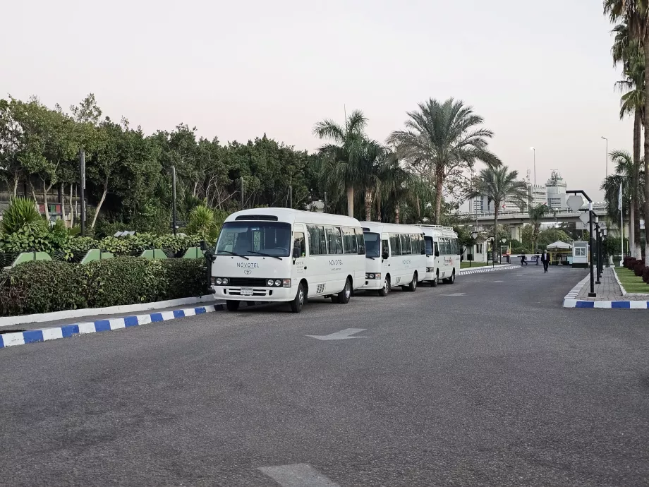 Autobuze de transfer Novotel