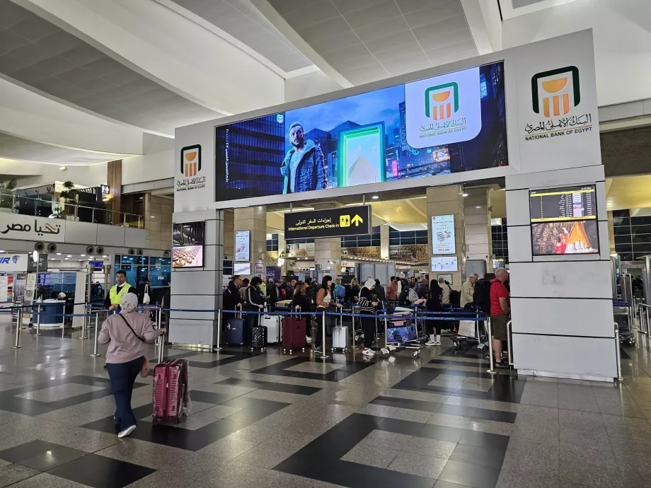 Controlul de securitate înainte de intrarea în terminal