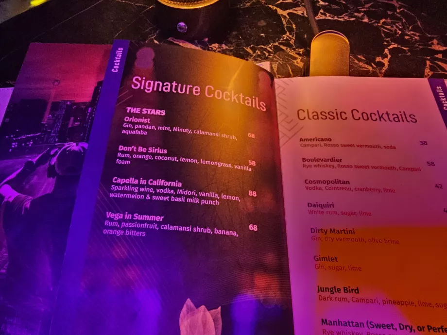 Cocktailuri semnate în barul hotelului