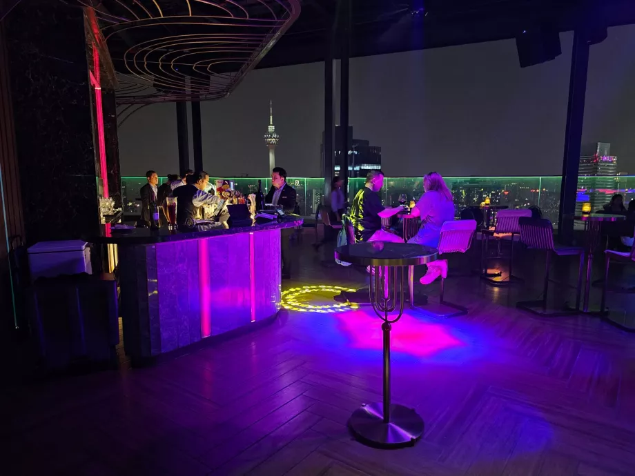 Mediu bar hotel