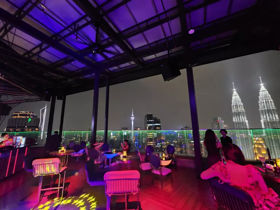 Mediu bar hotel
