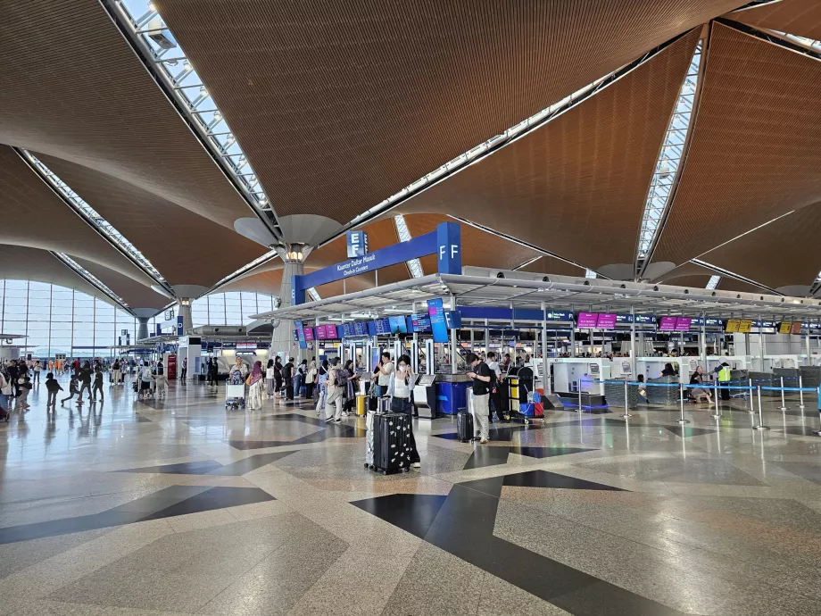 Terminalul 1, check-in