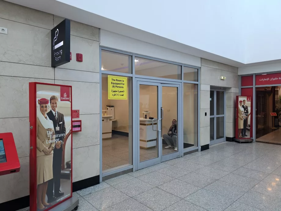 Sală fumători, secțiunea tranzit, terminalul 2