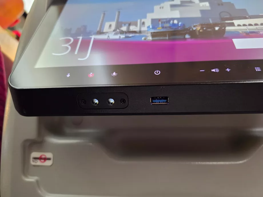 Port USB pe ecranul sistemului IFE