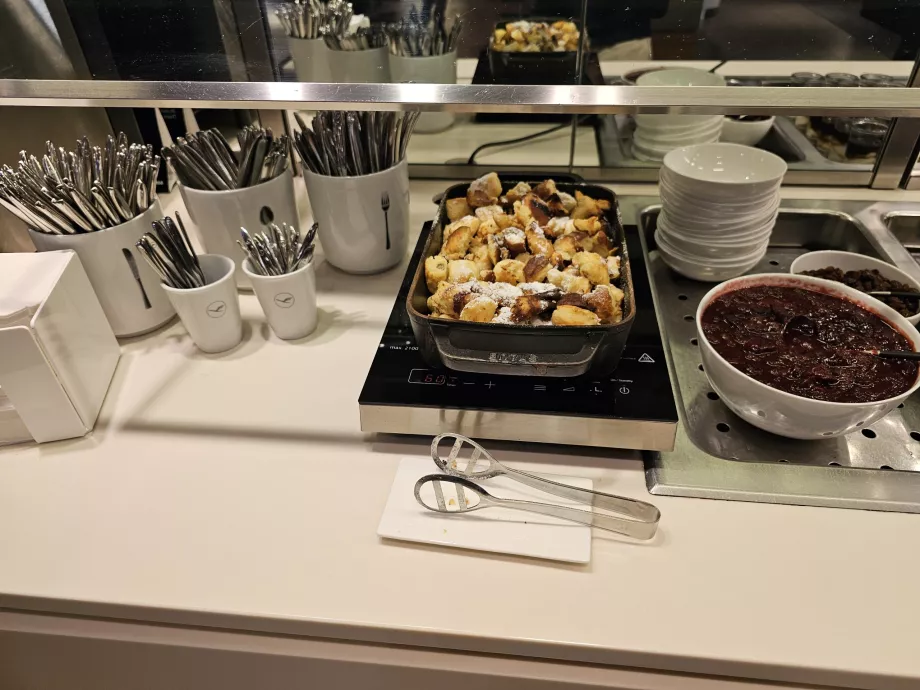 Kaiserschmarren cu sos de prune