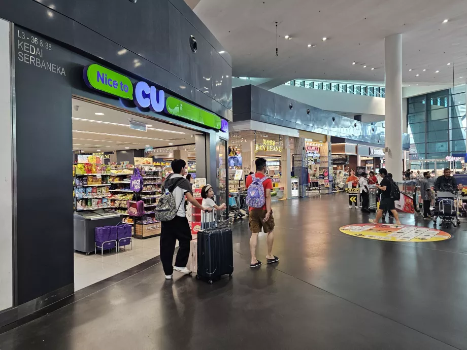 Minimarket, Terminalul 2, zona publică