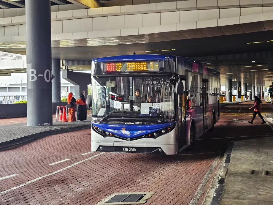 Autobuz navetă între terminale