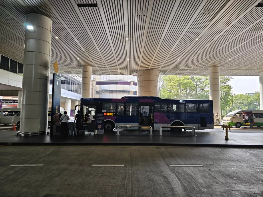 Stație autobuz navetă, Terminalul 1