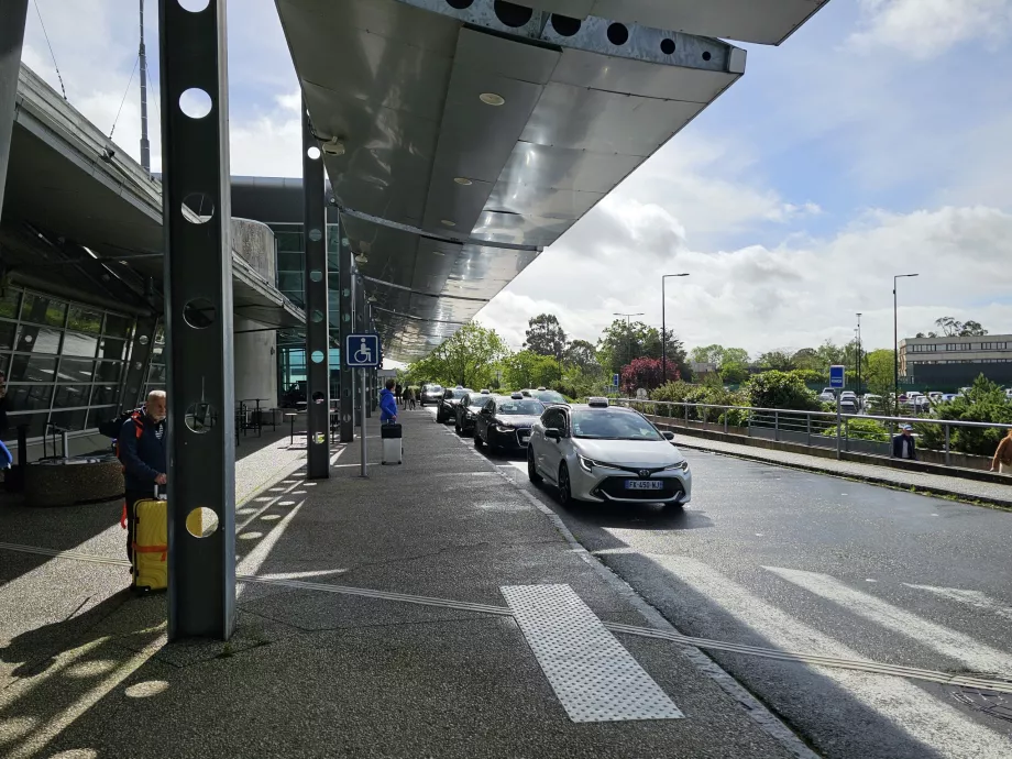 Stație de taxi, aeroportul Rennes