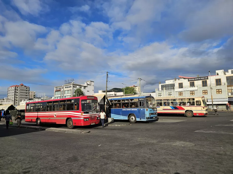 Stația de autobuz Nord / Piața Imigrației