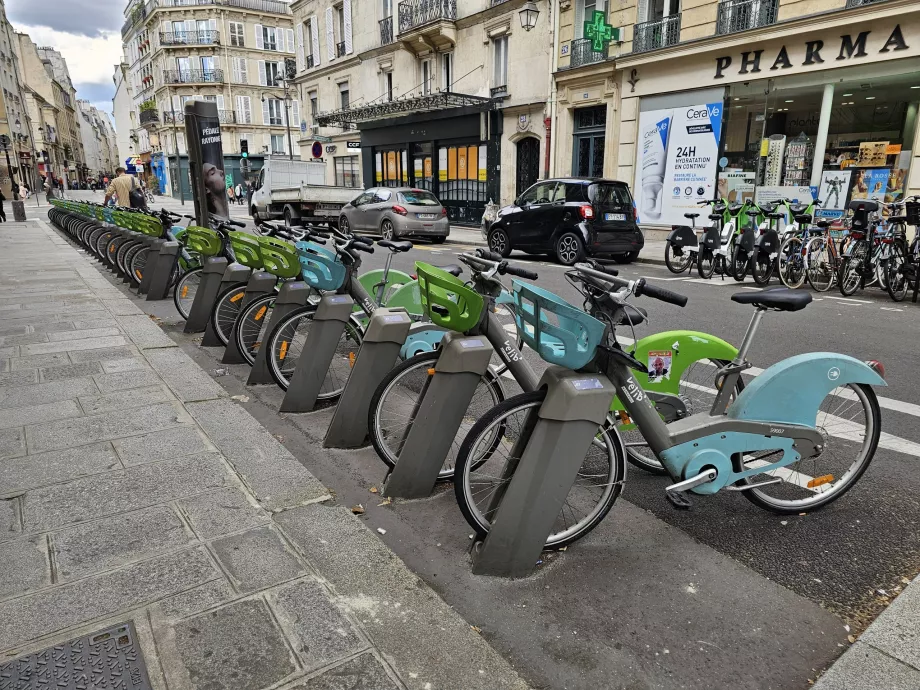 Suporturi pentru biciclete partajate