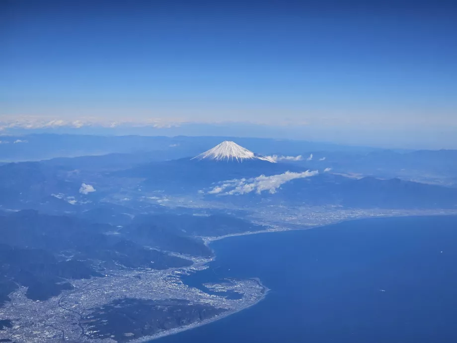 Vedere a muntelui Fuji la apropierea de aeroportul Haneda (zbor FRA-HND)