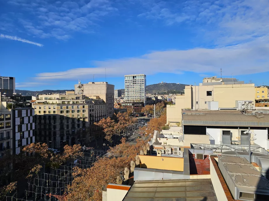 Vedere de pe terasa de la Casa Milá