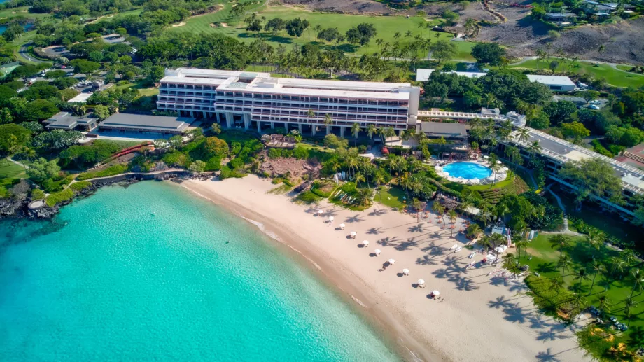 Stațiune pe plaja Mauna Kea
