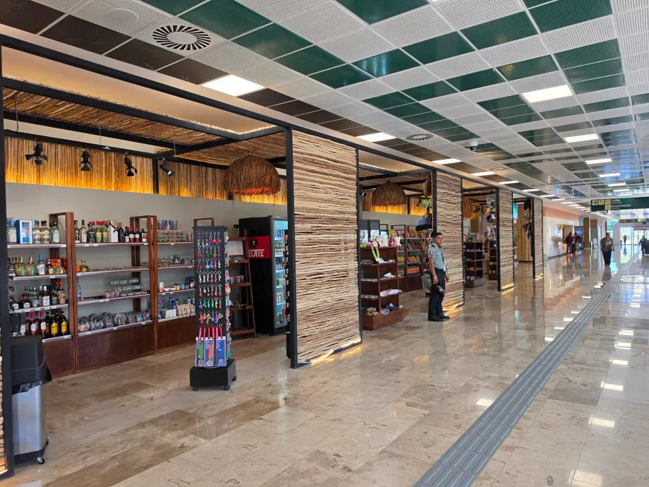 Magazine de suveniruri în zona publică