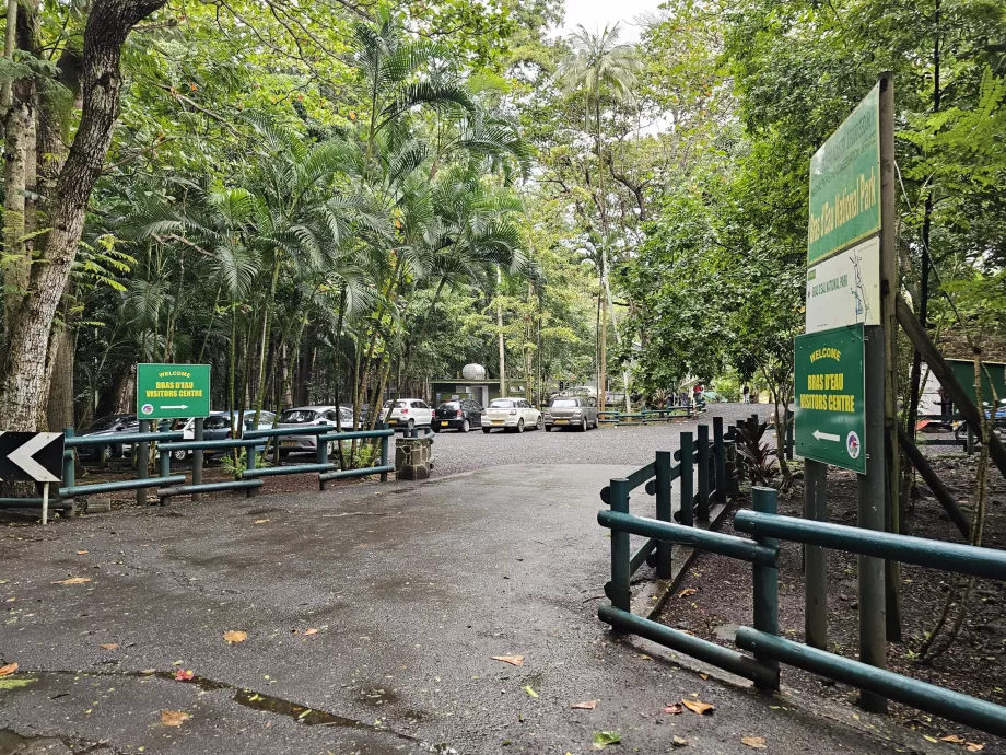 Parcul Național Bras d'Eau, parcare