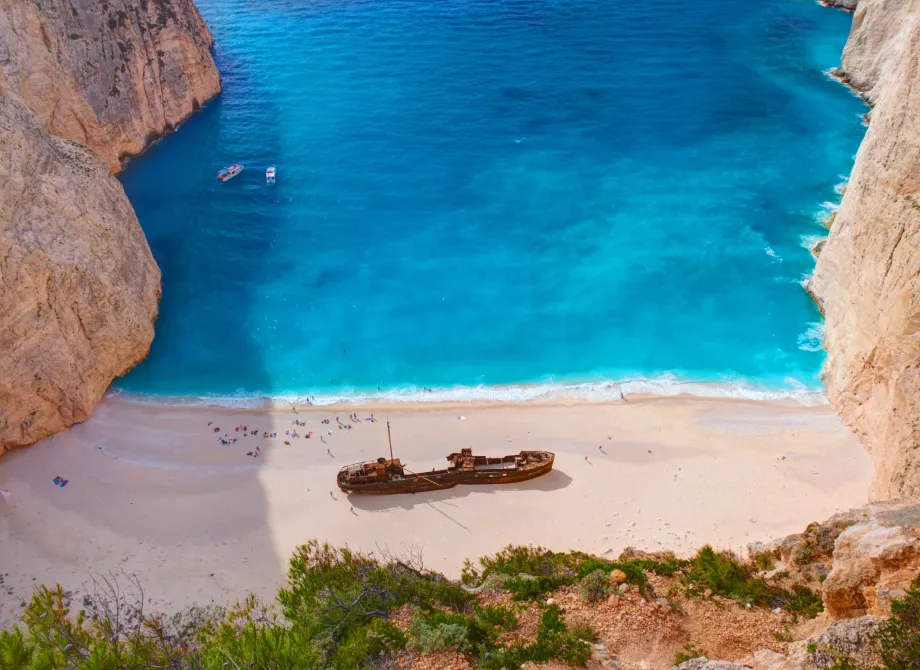 Barcă pe plaja Navagio