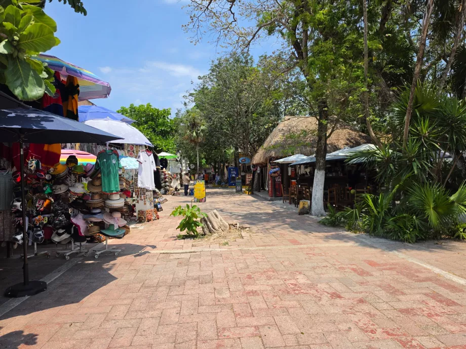 Situl arheologic din Tulum, magazine de suveniruri