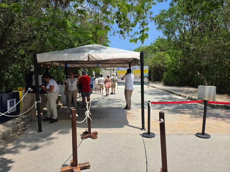 Situl arheologic din Tulum, control de securitate