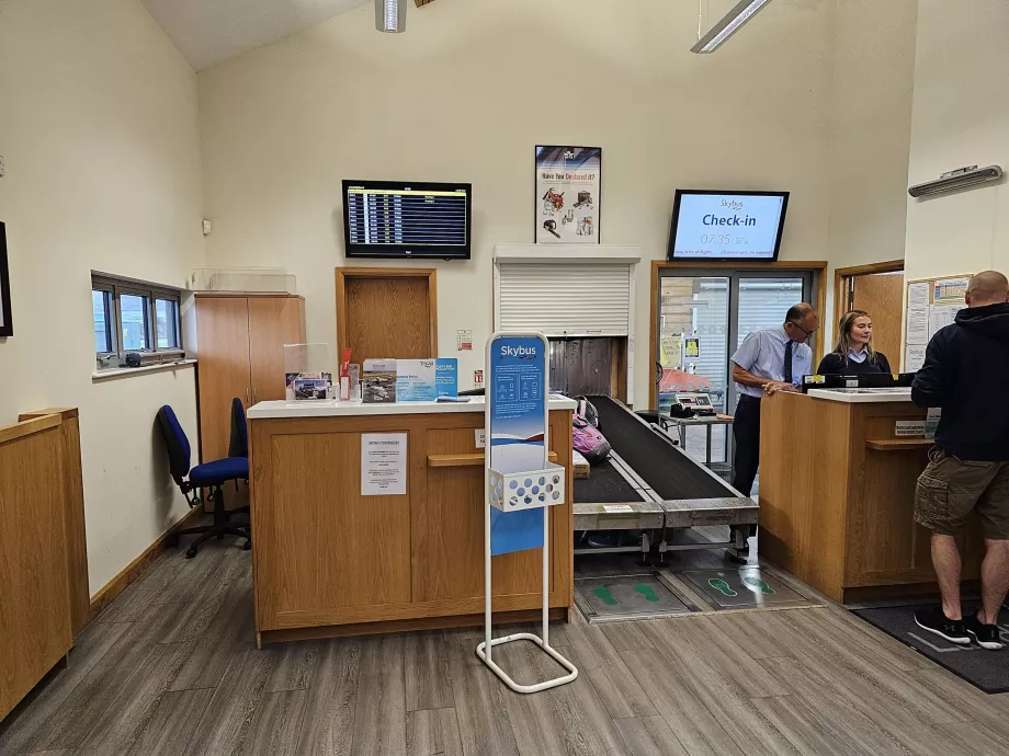 Sala de check-in, Aeroportul LEQ
